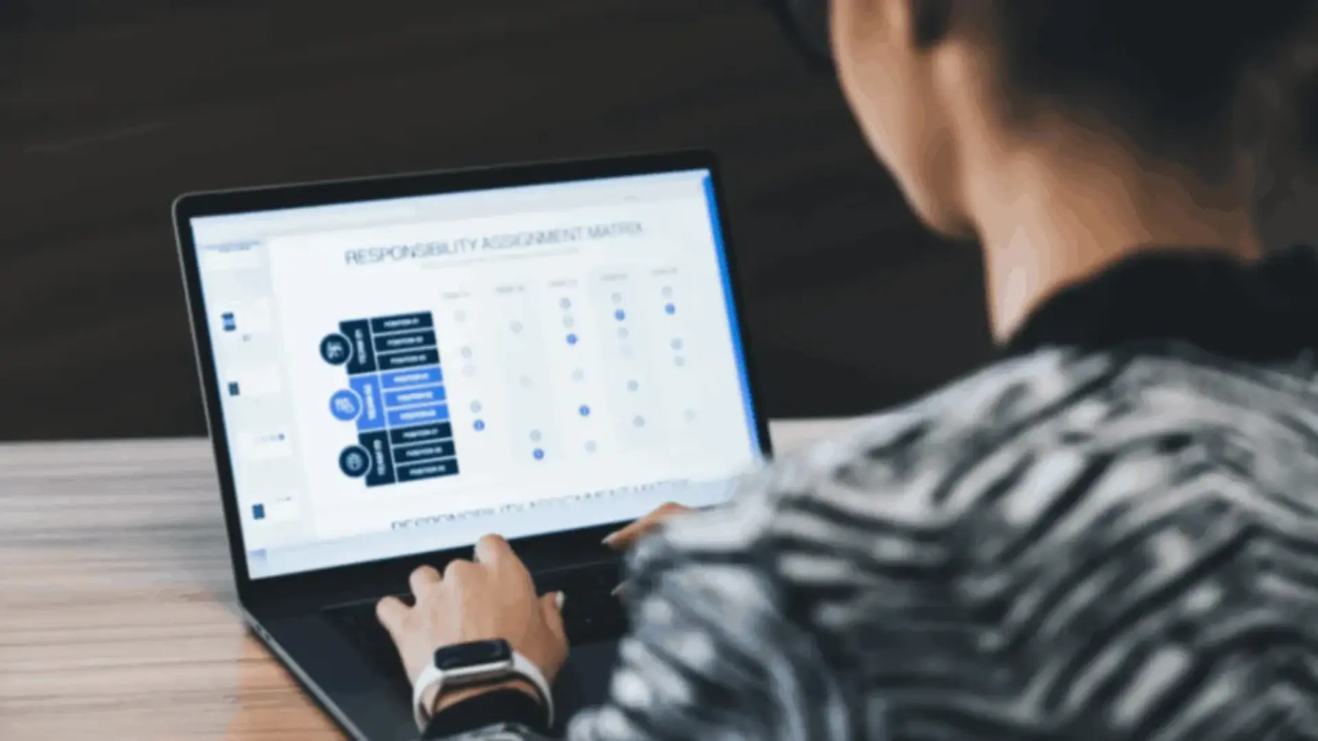IoT-Enabled Monitoring: Enhancing Supply Chain Visibility with Real-Time Device Tracking